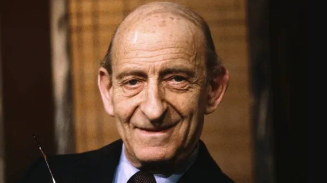 Raymond Aron, un exemplu al lucidității în vremuri sumbre. Spre a relua titlul clasic imaginat, cândva, de Sir Isaiah Berlin, Raymond Aron s-a plasat, în veacul XX, împotriva curentului.