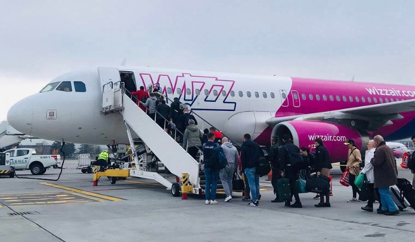 Cursele WizzAir de la Cluj au întârzieri. Ce reclamă pasagerii companiei low-cost care operează zboruri și de pe aeroporul Avram Iancu.