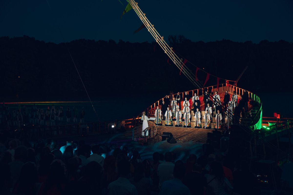 Corul Madrigal la FITS. Peste 10.000 de spectatori la spectacolele care au marcat începutul şi finalul festivalului de la Sibiu