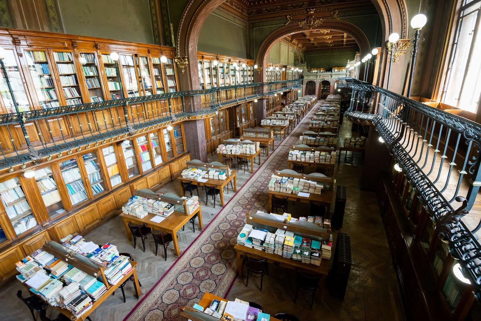 Una dintre cele mai frumoase biblioteci din lume, închisă în luna turismului