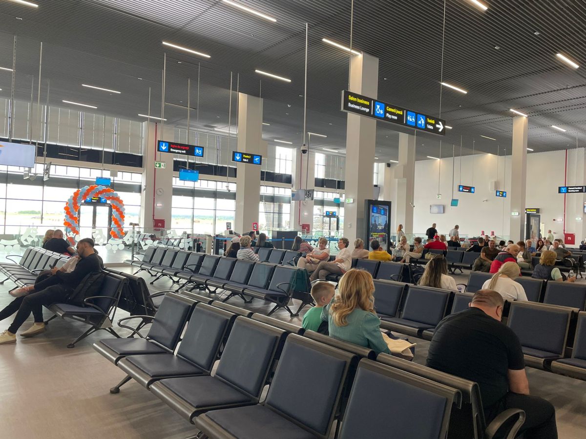 Bagajele a peste 300 de turiști care au zburat de pe Aeroportul din Oradea au fost încurcate între ele și au ajuns la altă destinație | Bihoreanul