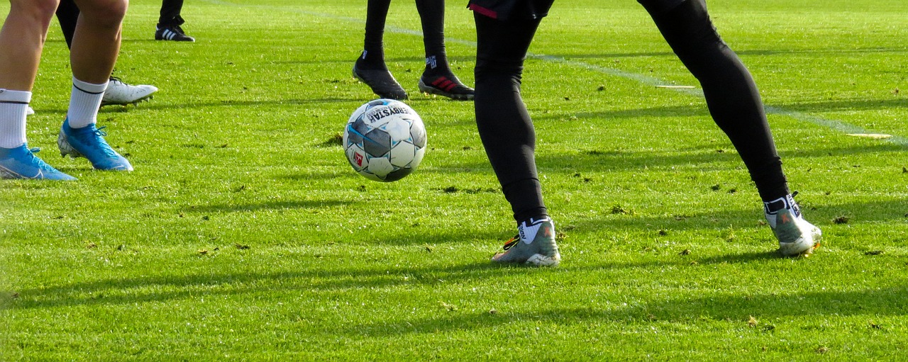 Stadionul Municipal din Câmpulung nu găzduiește meciurile de fotbal de  „acasă” ale celor două echipe.