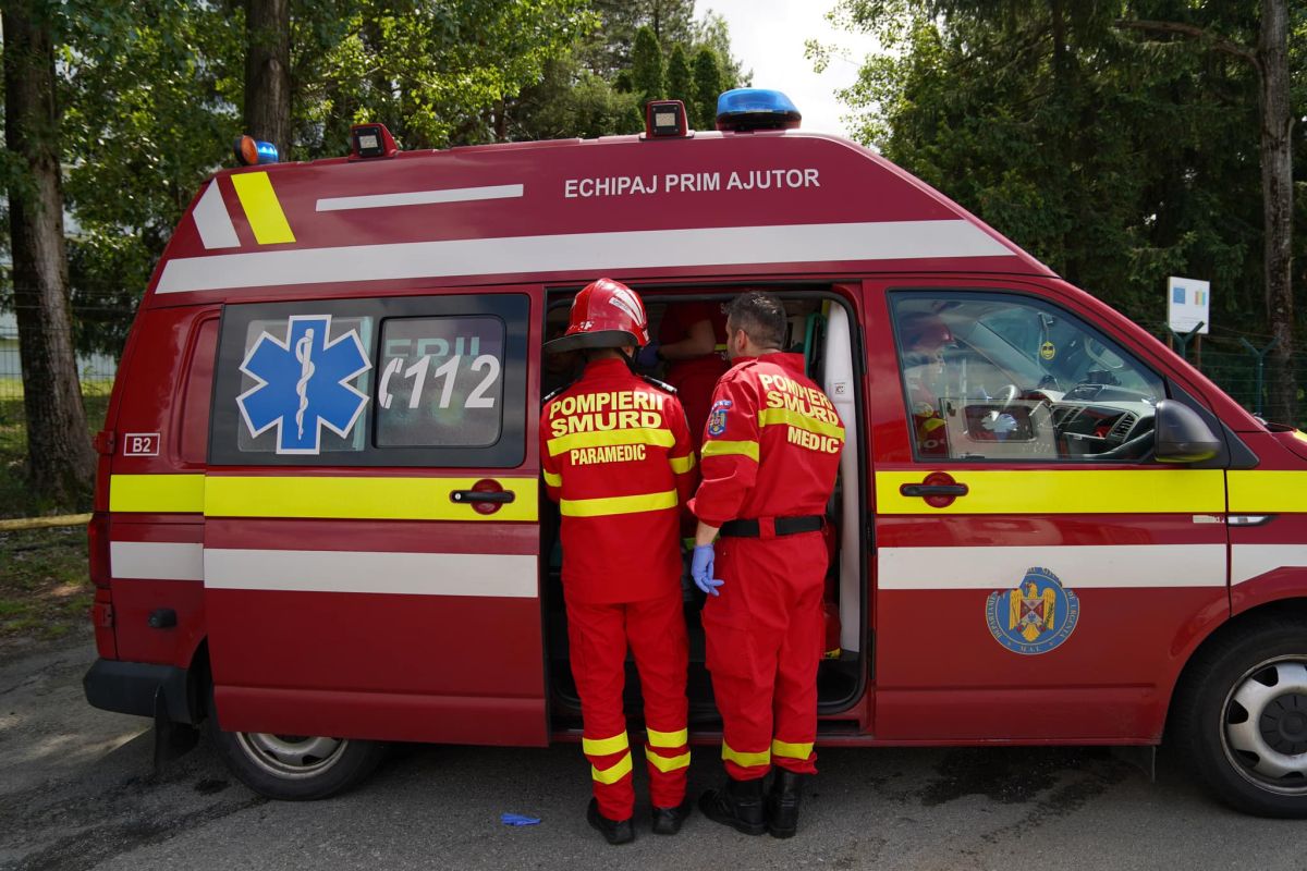 Trafic blocat pe Valea Oltului. Trei persoane rănite