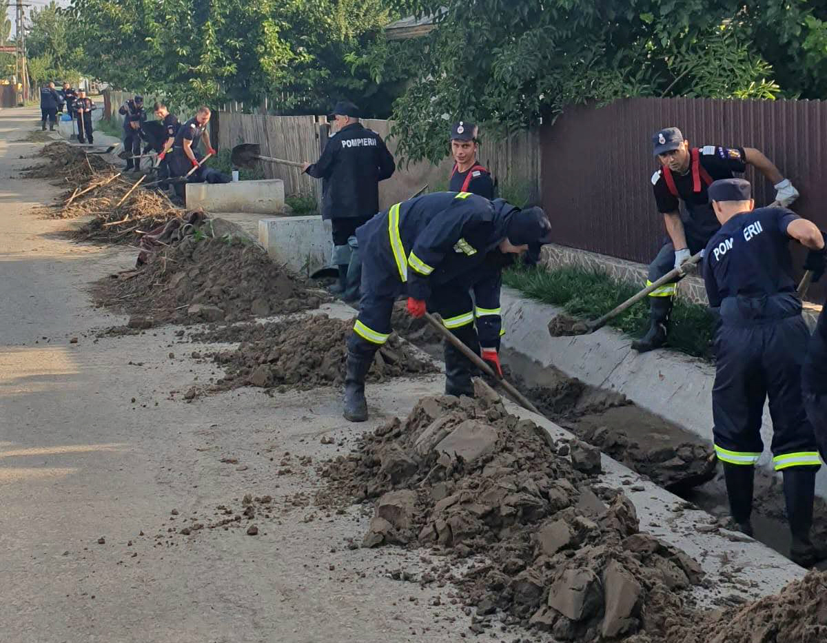 Brăilenii au inundat Galațiul cu solidaritate și compasiune. ISU „Dunărea”, în prima linie a operațiunilor de salvare.