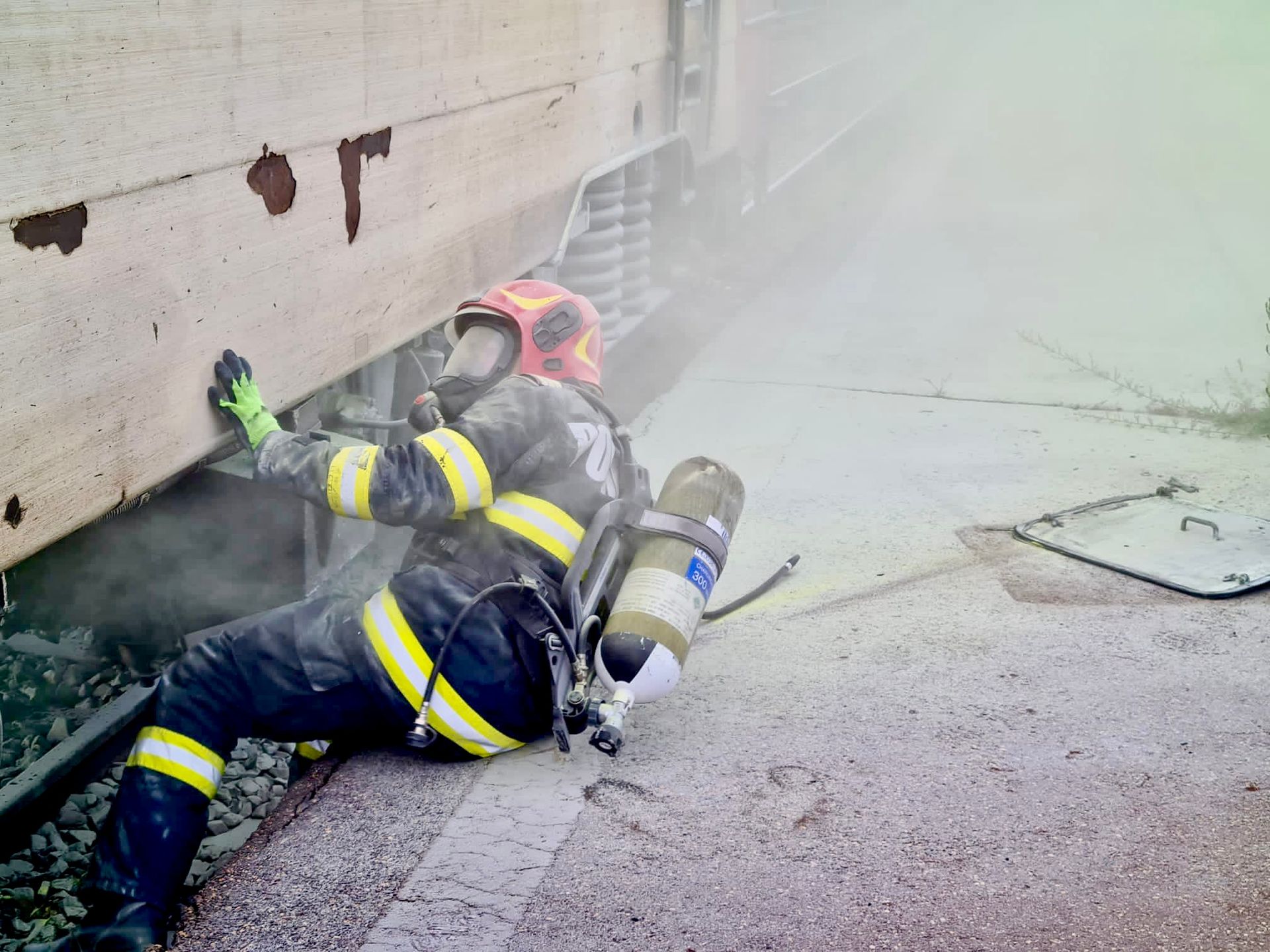 Incendiu la locomotiva unui tren de călători. Ce s-a întâmplat cu cei 100 de pasageri aflați în tren.