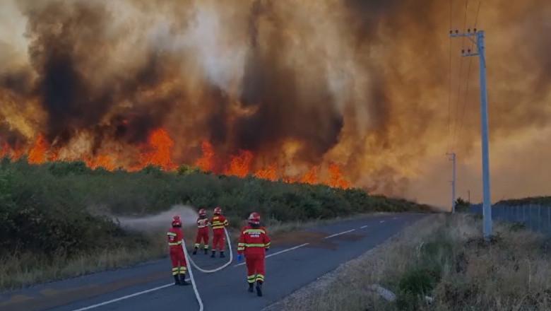 Incendiu de vegetație scăpat de sub control în Maramureș. Mai multe case și un rezervor de motorină au fost afectate