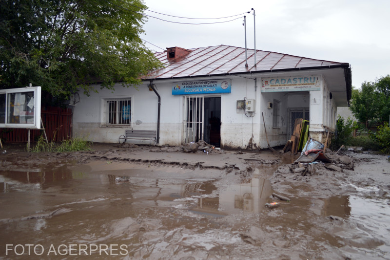 S-a dispus evacuarea preventivă a persoanelor care locuiesc în zonele cu risc de inundații