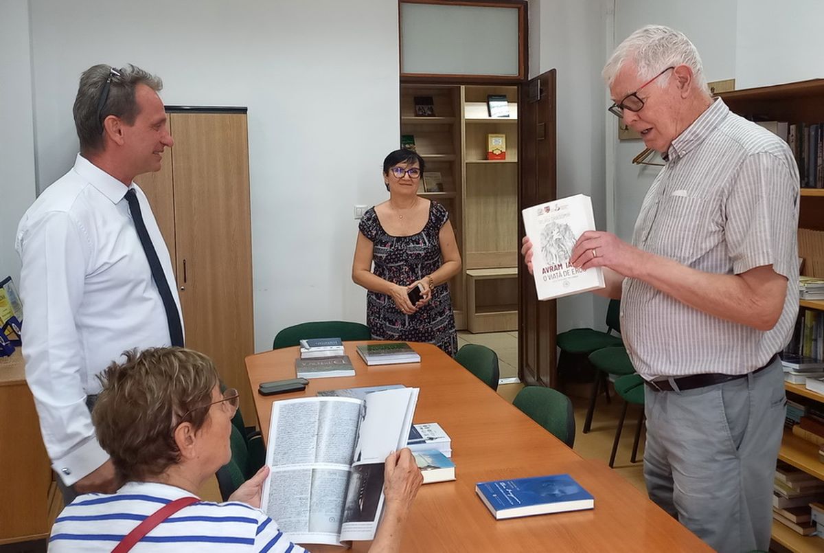 Istoricul Dennis Deletant, în vizită la Universitatea din Oradea | Bihoreanul