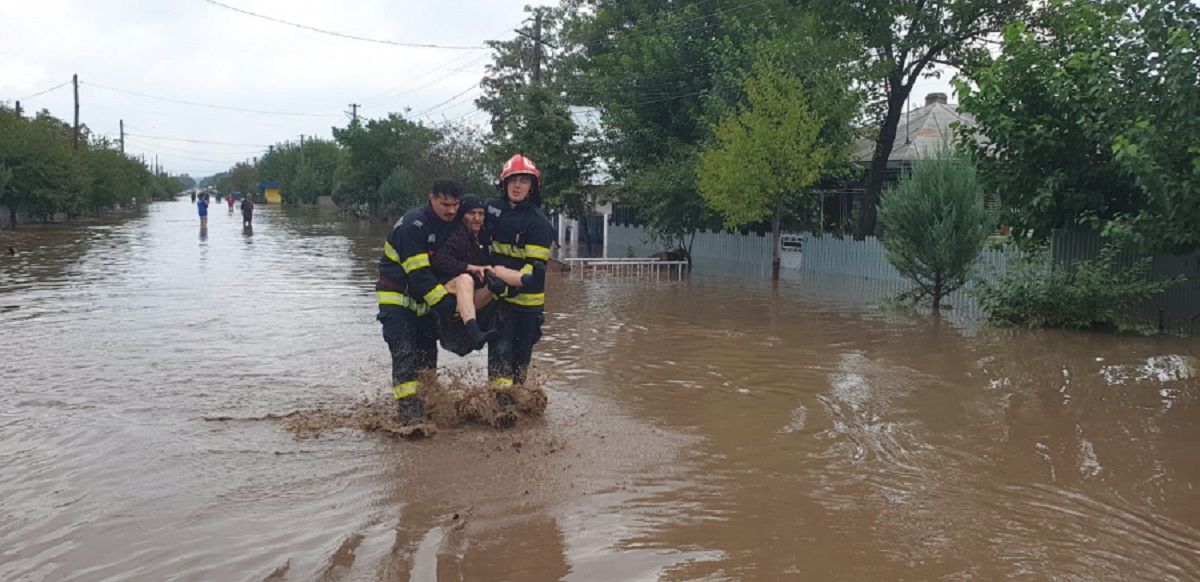 Viitură în judeţul Galaţi. Două persoane au murit