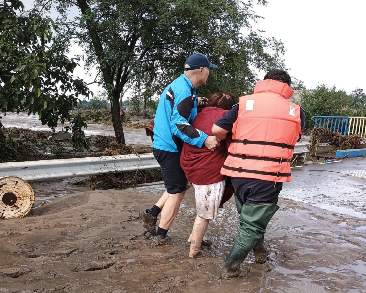 Inundații în Galați. 12 localităţi și peste 5.000 de gospodării, afectate de inundaţii. Au fost evacuate 252 de persoane