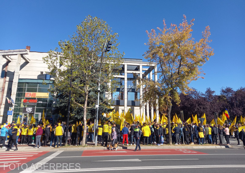 Miting neautorizat al AUR la Bistrița, urmat de un marș împotriva PSD și PNL | Săptămâna Online