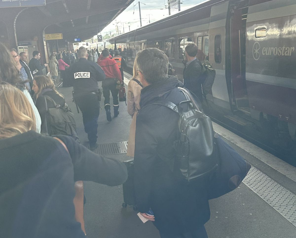 Explozie la locomotiva unui tren care transporta europarlamentari de la Strasbourg la Bruxelles