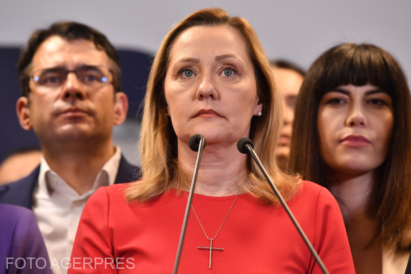 Elena Lasconi, după ce Crin Antonescu a anunțat că își suspendă candidatura: România este condusă de politicieni vechi cu mize mici