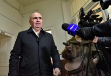 Ilie Bolojan a votat la prima oră. Acesta a dat răspunsuri scurte pentru jurnaliștii care l-au așteptat | Bihoreanul