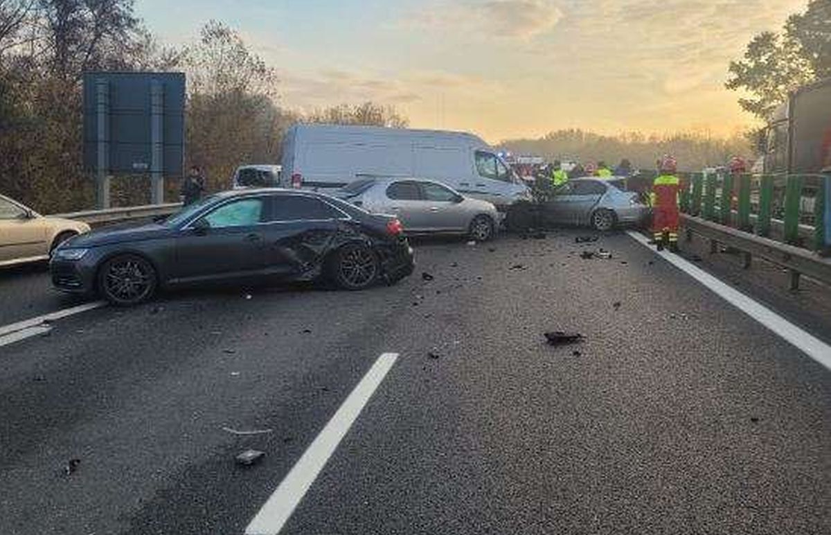 Accident pe Autostrada A3, în Prahova. 12 mașini implicate, 26 de persoane evaluate medical