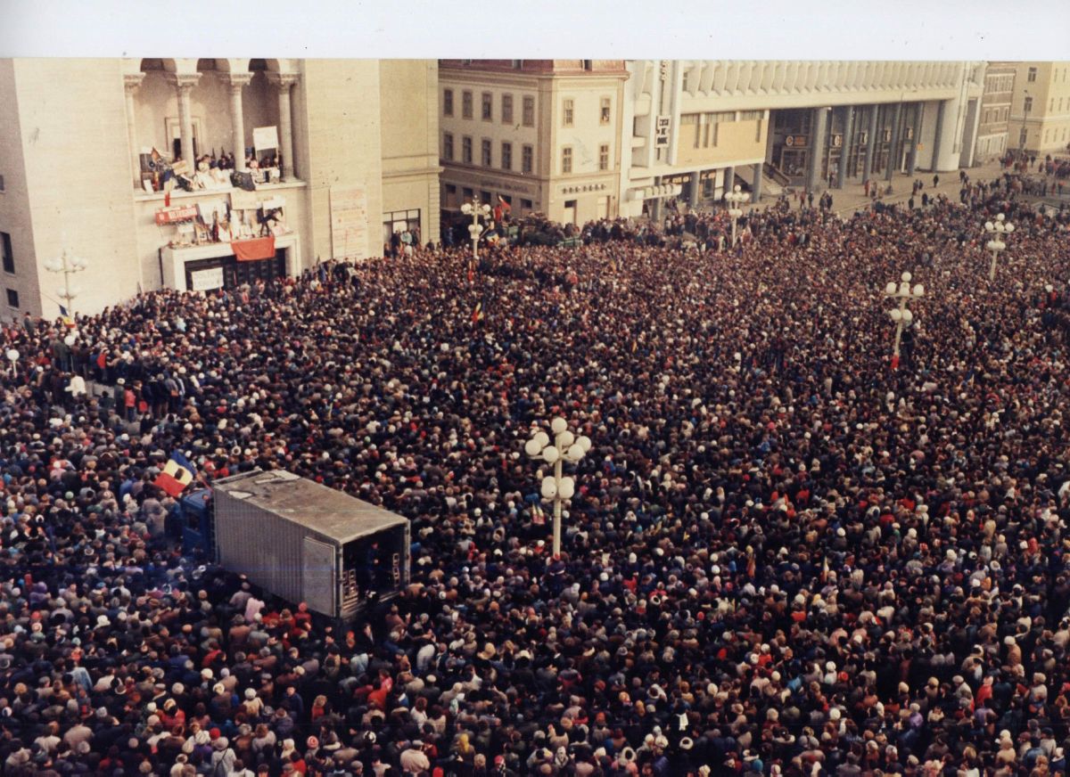 Timişoara marchează 35 de ani de la Revoluţia din Decembrie 1989 prin expoziţii, conferinţe, piese de teatru, concerte, tururi ghidate și filme