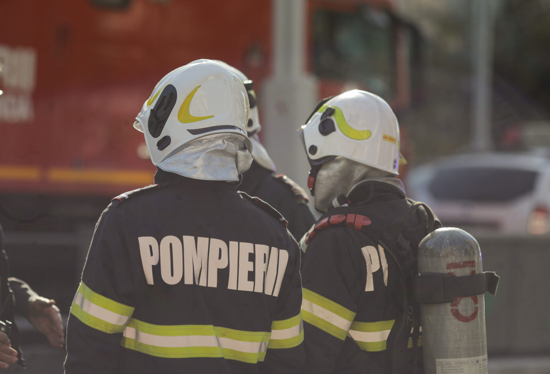 Incendiu la o fabrică de utilaje pentru construcții din Câmpina: șase persoane s-au autoevacuat