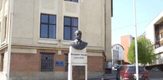 Bustul lui Woodrow Wilson părăsește curtea în care era „ascuns” pentru a fi instalat în piața publică! Povestea lui, povestea președintelui