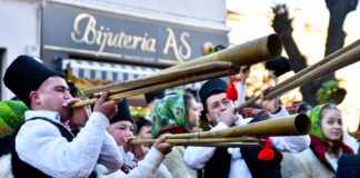 Festival de tradiţii şi obiceiuri de iarnă la Sighetu Marmaţiei, fără întrerupere de 56 de ani