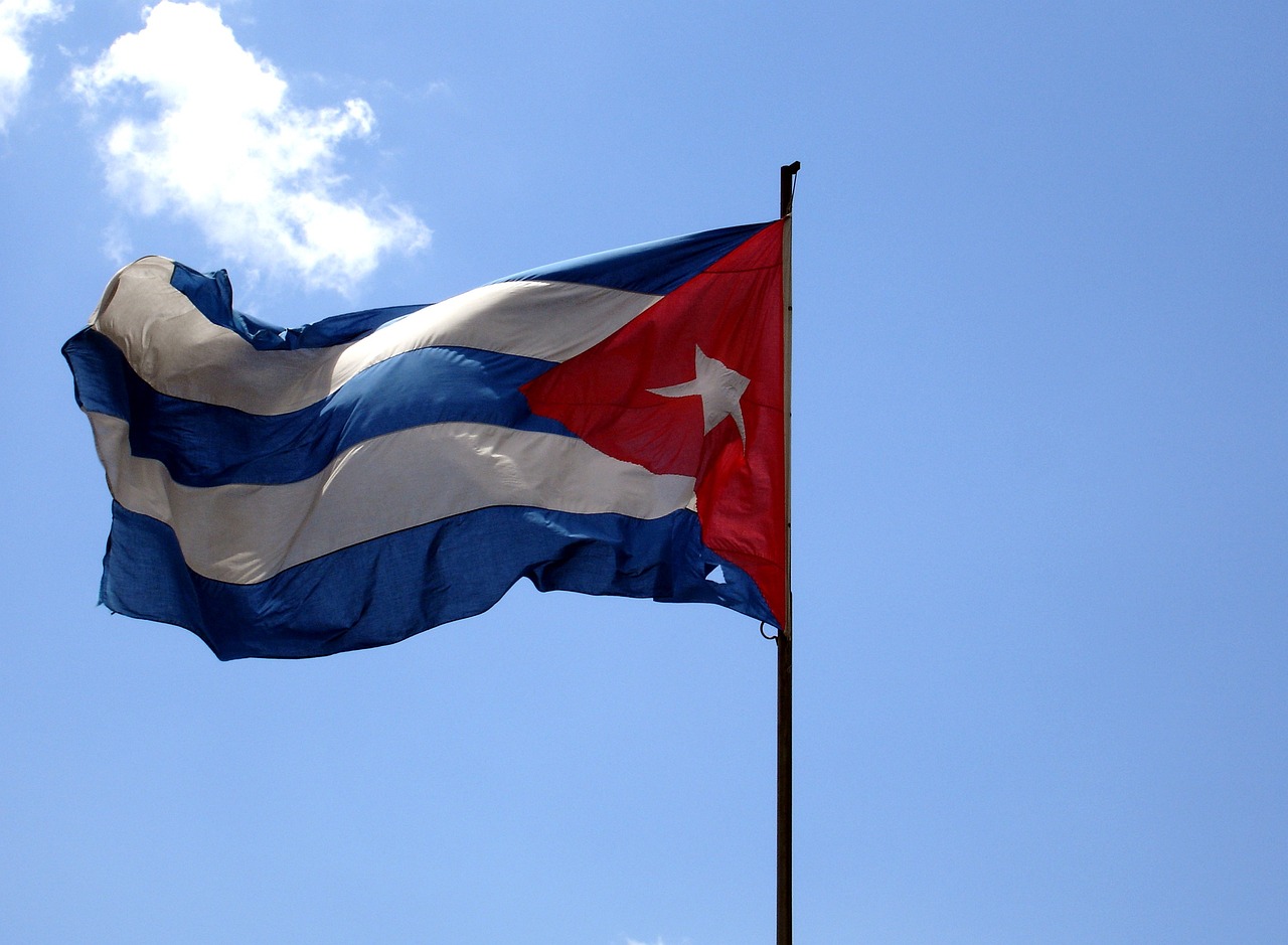 Comuniștii cubanezi protestează în fața Ambasadei SUA din Havana