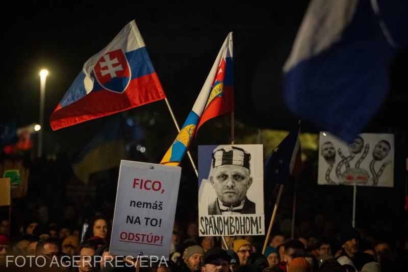 Peste 100.000 de slovaci au protestat împotriva politicii pro-ruse a lui Robert Fico